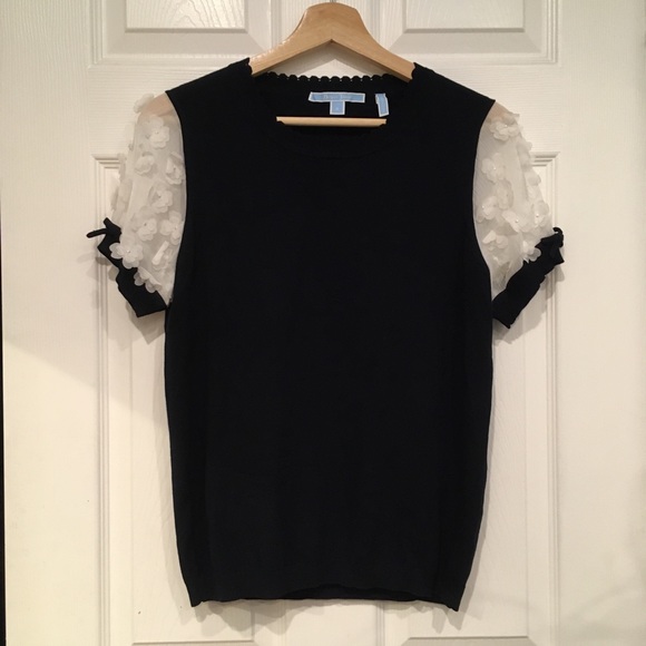 Draper James Tops - Draper James Flower Sleeve Top